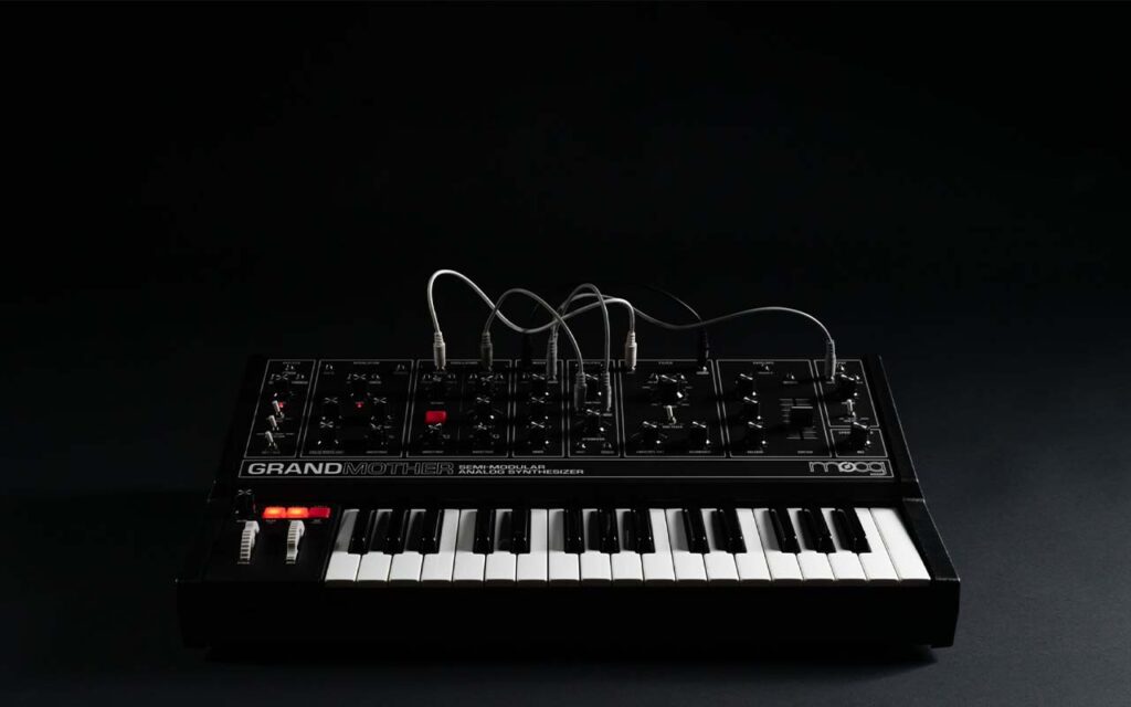 moog grandmother dark synthesizer