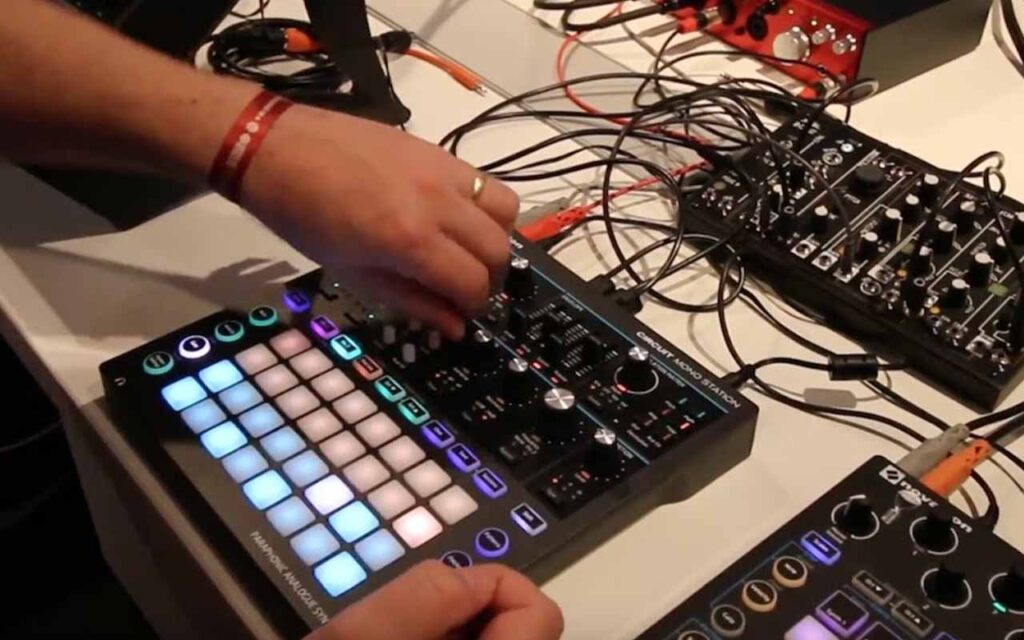 novation circuit synth