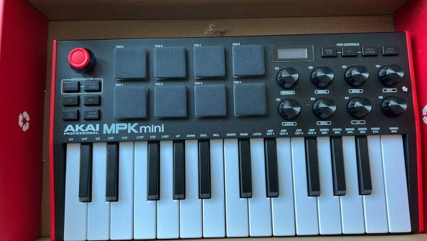 Akai MPK MINI MK3 Compact Midi Keyboard e1674819214790
